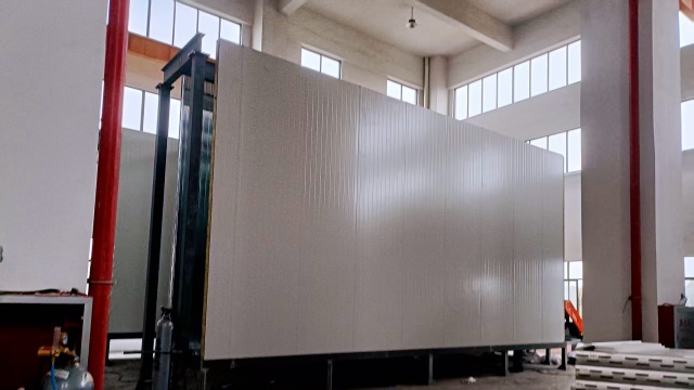 Installation d'électricité & Ligne de revêtement en poudre gratuite en cours